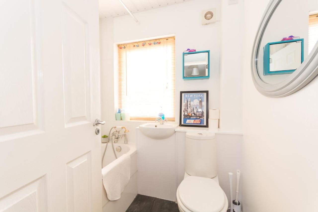 בלפסט Excellent Location - City Centre - Parking - 4 Beds -2 Bedrooms מראה חיצוני תמונה