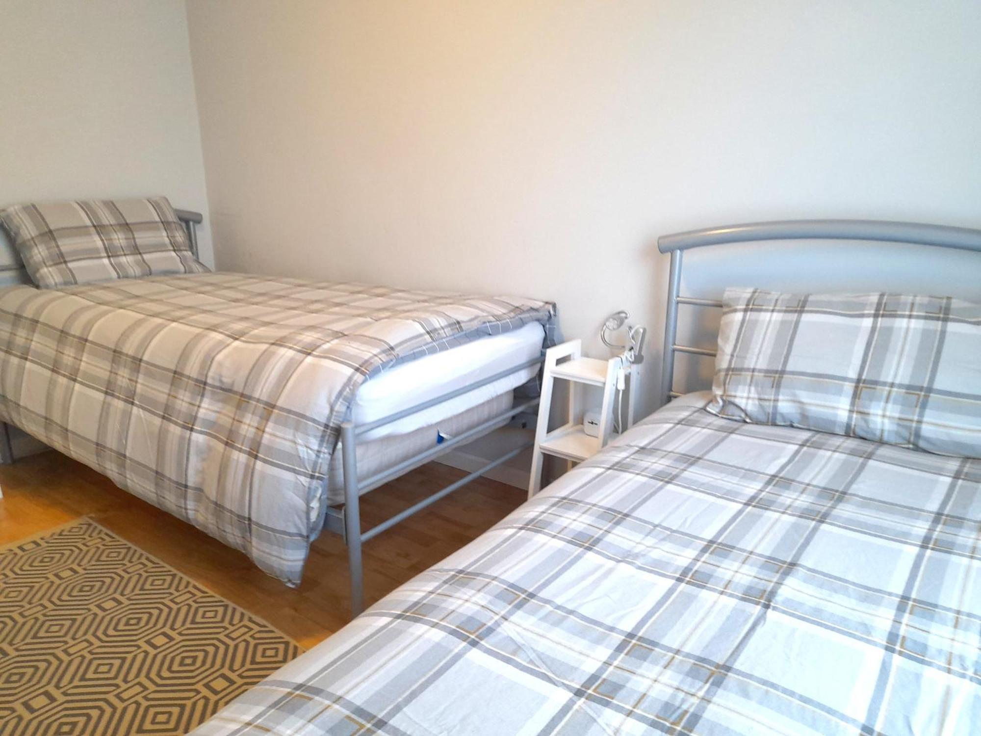 בלפסט Excellent Location - City Centre - Parking - 4 Beds -2 Bedrooms מראה חיצוני תמונה