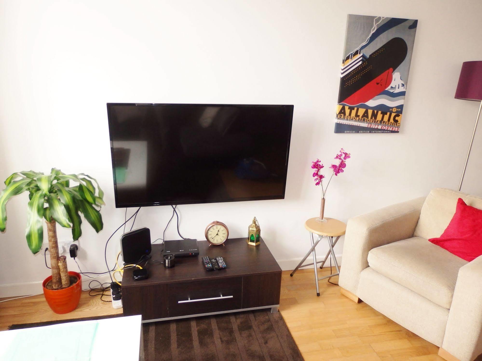 בלפסט Excellent Location - City Centre - Parking - 4 Beds -2 Bedrooms מראה חיצוני תמונה