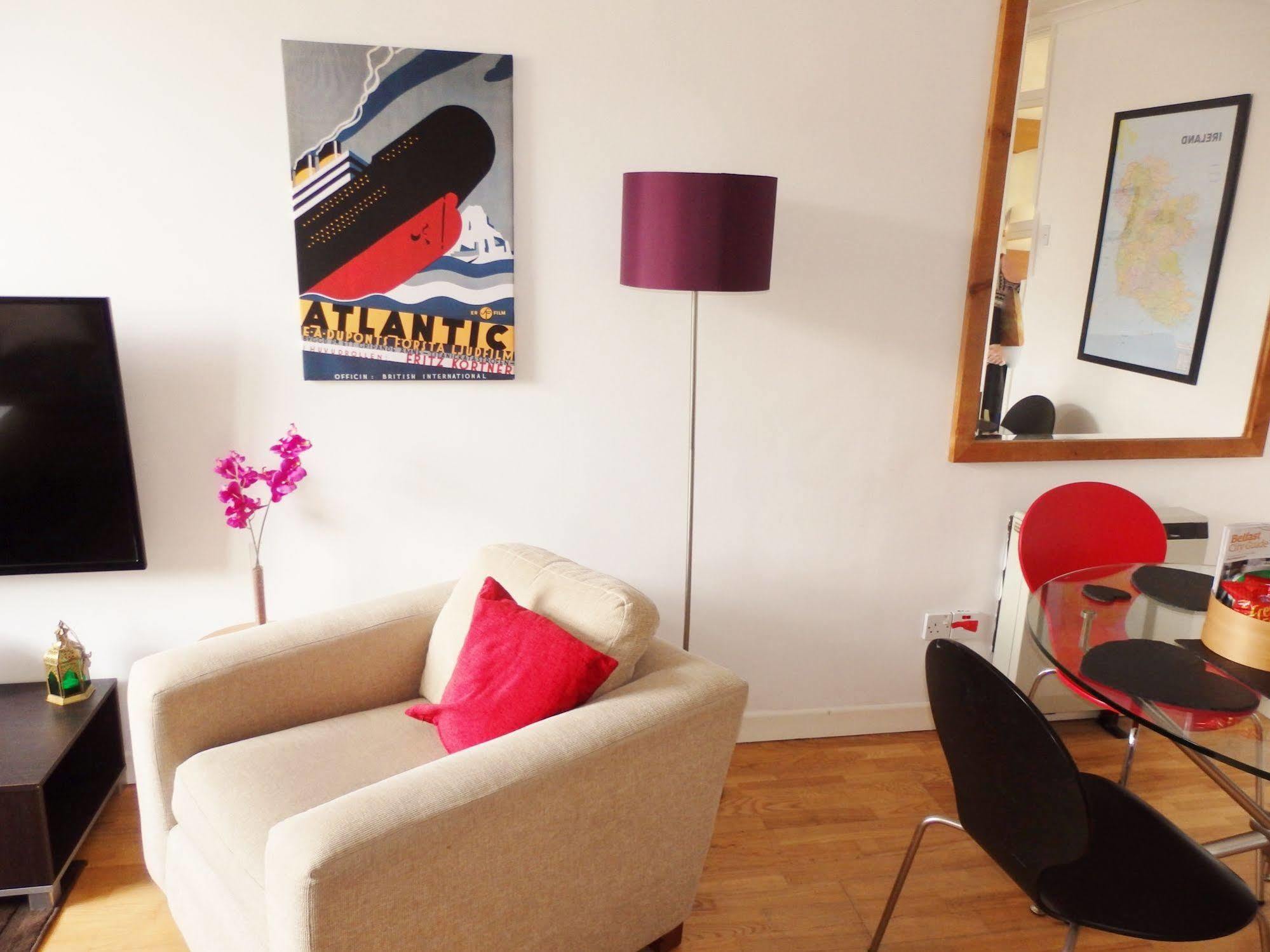 בלפסט Excellent Location - City Centre - Parking - 4 Beds -2 Bedrooms מראה חיצוני תמונה