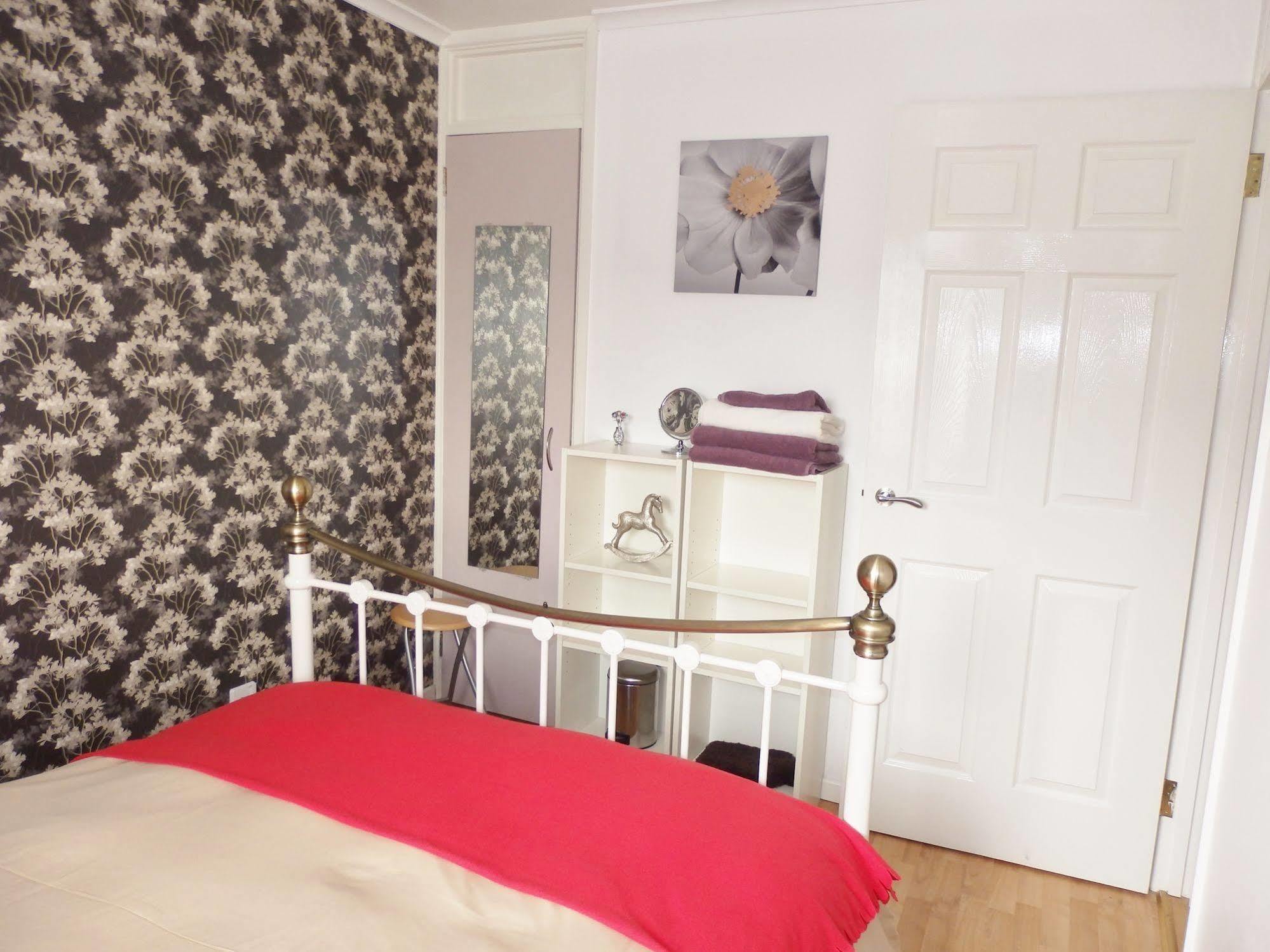 בלפסט Excellent Location - City Centre - Parking - 4 Beds -2 Bedrooms מראה חיצוני תמונה