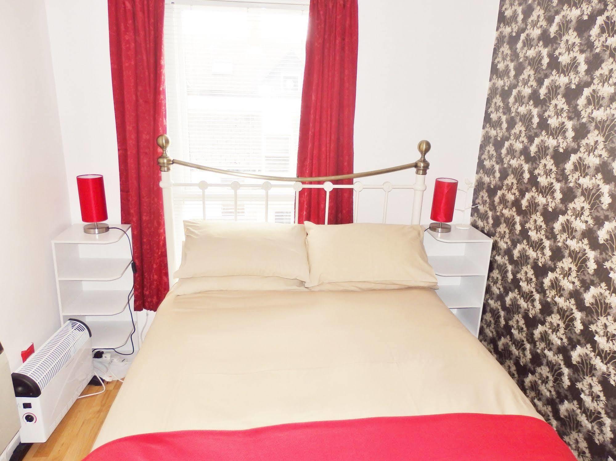 בלפסט Excellent Location - City Centre - Parking - 4 Beds -2 Bedrooms מראה חיצוני תמונה